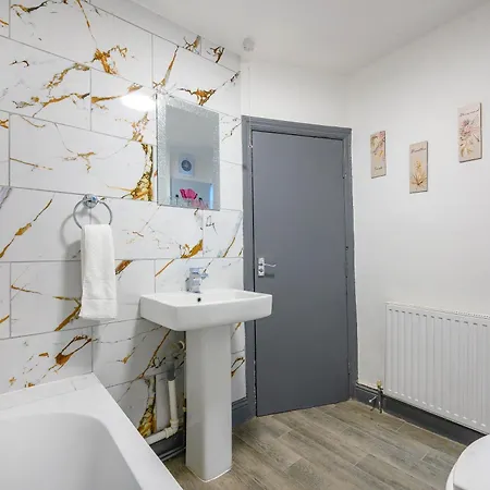 Homestay Rb7Ha - Cozy Double Room In Shared House