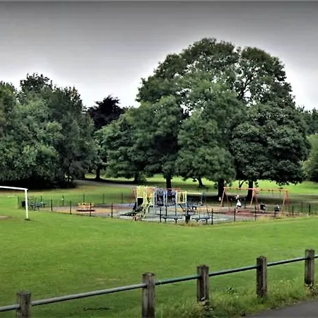 -rb7h - For Your Relaxed & Cosy & Free Parking * Leeds (West Yorkshire)