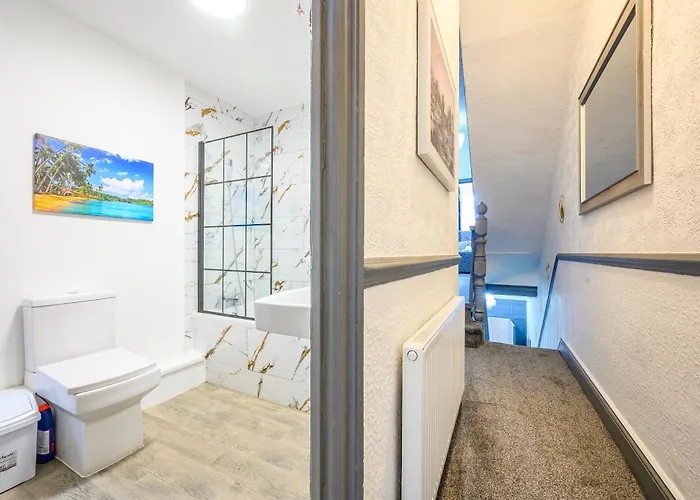 -rb7h - For Your Relaxed & Cosy & Free Parking Leeds (West Yorkshire)